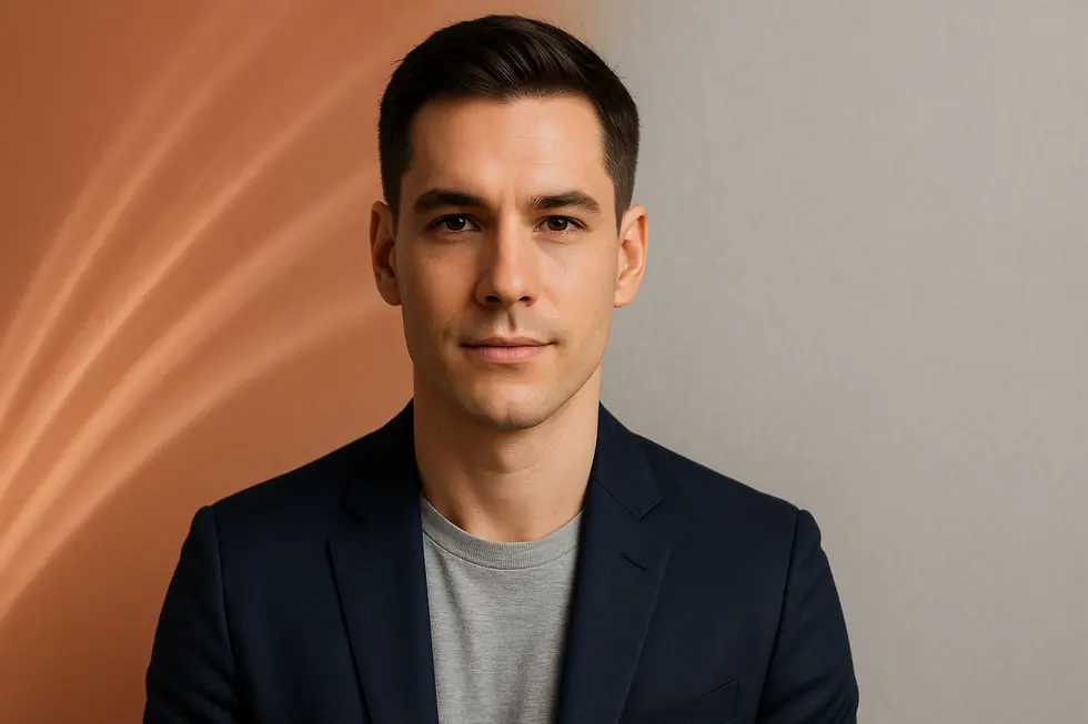 清潔感のある顔立ちで自信に満ちた現代的な男性のポートレート。背景にはレーザー脱毛を連想させる抽象的な光の効果と、記事テーマカラーが配されています。