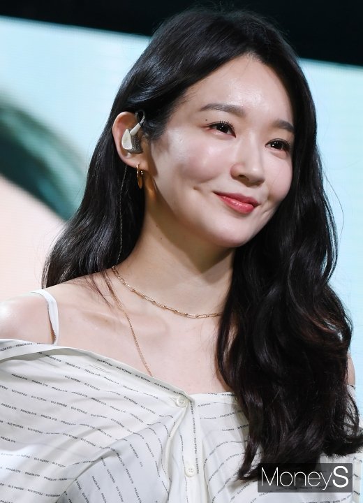 보조개 수술, 후회할까 걱정된다면? 강민경 사례로 보는 보조개 위치·유지기간·후기 총정리 2 2019022716468024827 1